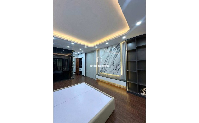 Siêu Phẩm Hai Bà Trưng, 50m 5 Tầng Mới Tinh, Ô Tô Đỗ Cổng, Thang Máy Nhập Khẩu Giá Đẹp